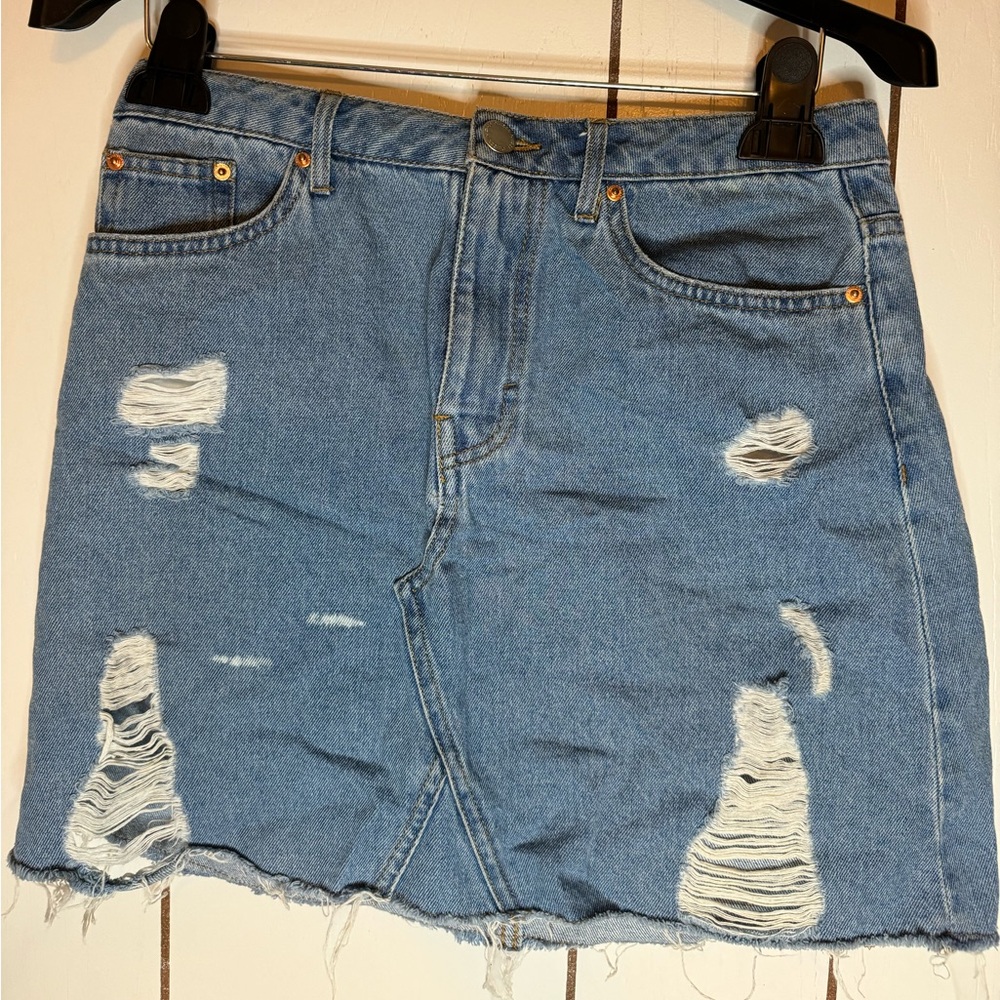 Divided size 4 skirt.